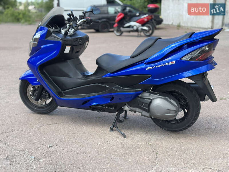 Макси-скутер Suzuki Skywave 400 2007 в Сновске