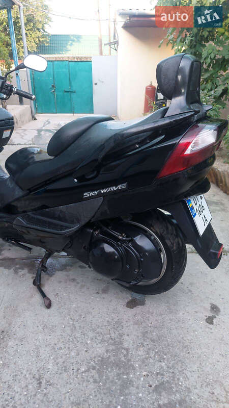 Макси-скутер Suzuki Skywave 400 2005 в Килии