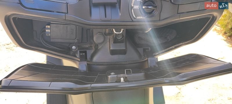 Макси-скутер Suzuki Skywave 400 2013 в Одессе