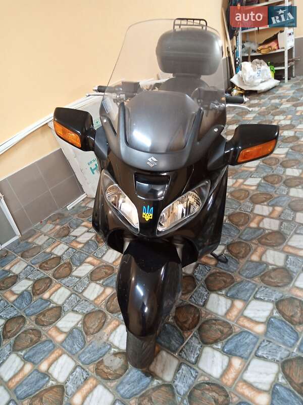 Максі-скутер Suzuki SkyWave 650 2004 в 