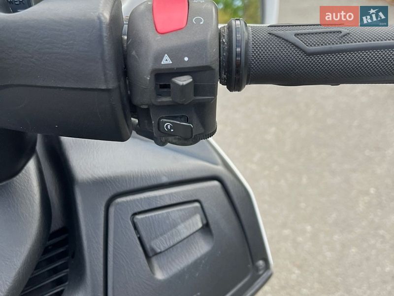 Макси-скутер Suzuki SkyWave 650 2002 в Малине