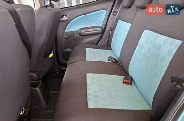 Хэтчбек Suzuki Splash 2010 в 