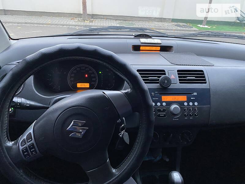 Хэтчбек Suzuki Swift 2006 в Киеве