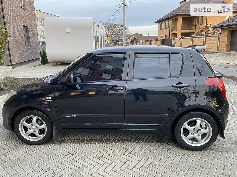 Хэтчбек Suzuki Swift 2006 в Киеве