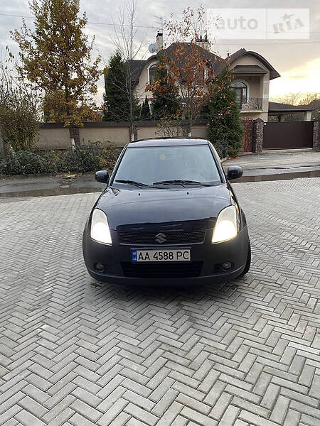 Хэтчбек Suzuki Swift 2006 в Киеве