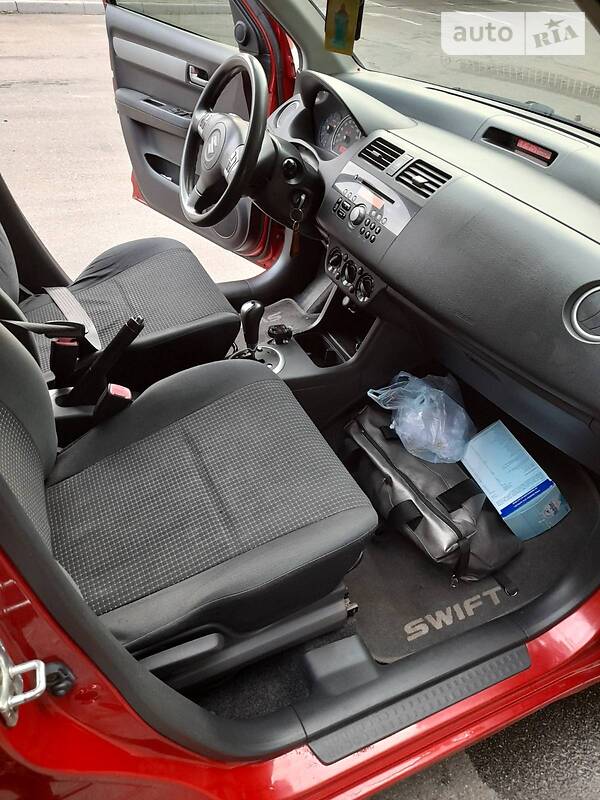 Хэтчбек Suzuki Swift 2006 в Львове