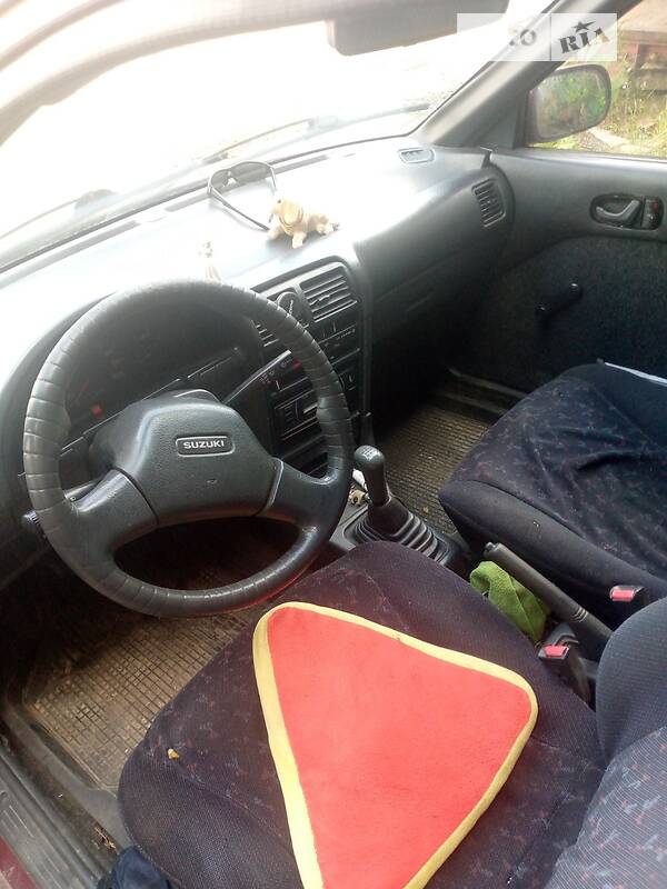 Седан Suzuki Swift 1995 в Львові