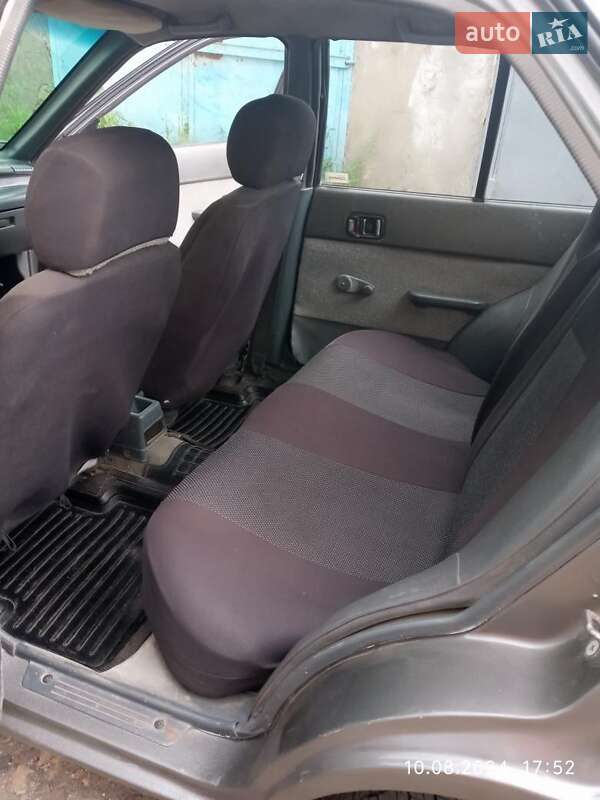 Седан Suzuki Swift 1991 в Роздільній