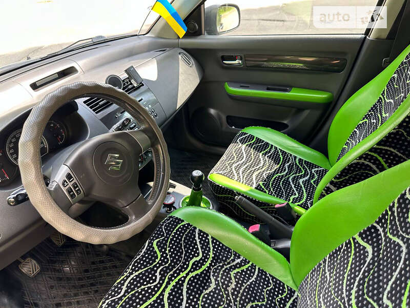 Хетчбек Suzuki Swift 2006 в Кременчуці