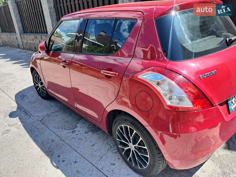 Хэтчбек Suzuki Swift 2013 в Киеве