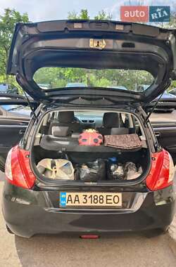 Хэтчбек Suzuki Swift 2012 в Киеве