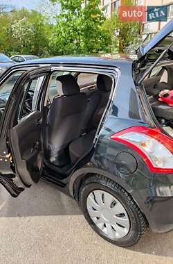 Хетчбек Suzuki Swift 2012 в 