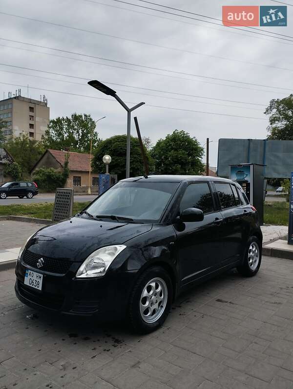 Хэтчбек Suzuki Swift 2010 в Ужгороде