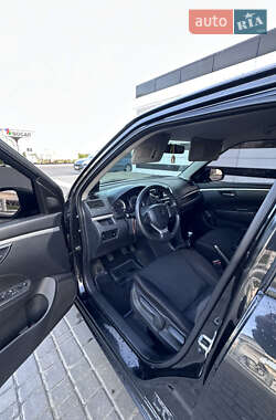 Хетчбек Suzuki Swift 2012 в 