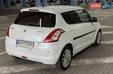 Хетчбек Suzuki Swift 2012 в 
