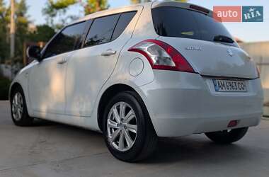 Хэтчбек Suzuki Swift 2013 в 