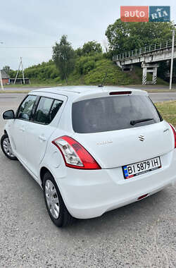 Хетчбек Suzuki Swift 2012 в 