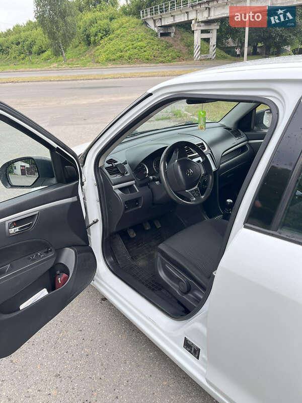 Хэтчбек Suzuki Swift 2012 в Лубнах