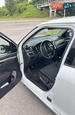 Хетчбек Suzuki Swift 2012 в 