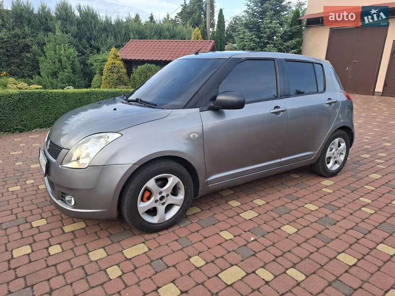 Хэтчбек Suzuki Swift 2007 в Нововолынске