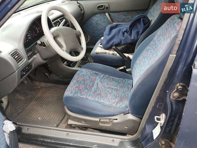 Хэтчбек Suzuki Swift 2000 в Киеве