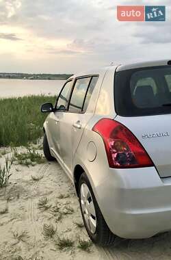 Хэтчбек Suzuki Swift 2007 в 