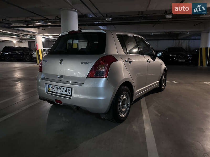 Хэтчбек Suzuki Swift 2010 в Киеве