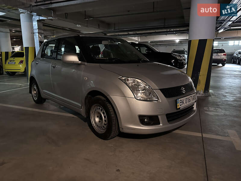 Хетчбек Suzuki Swift 2010 в Києві