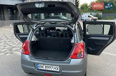 Хэтчбек Suzuki Swift 2010 в 