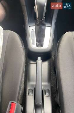 Хэтчбек Suzuki Swift 2012 в 