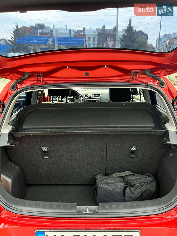 Хэтчбек Suzuki Swift 2012 в Киеве