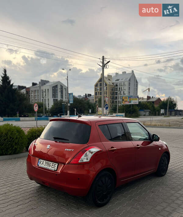 Хэтчбек Suzuki Swift 2012 в Киеве