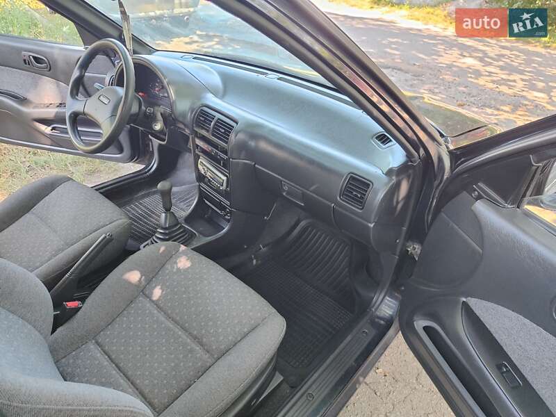 Седан Suzuki Swift 1993 в Полтаві