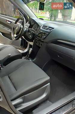 Хэтчбек Suzuki Swift 2012 в 
