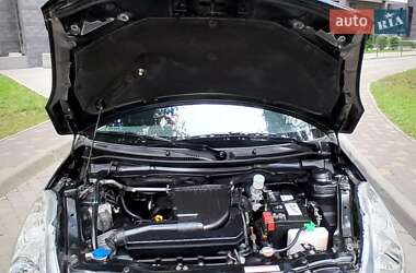 Хэтчбек Suzuki Swift 2012 в 
