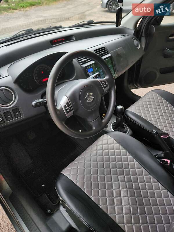 Хетчбек Suzuki Swift 2005 в Монастирищеві