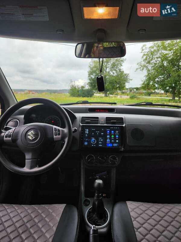Хетчбек Suzuki Swift 2005 в Монастирищеві