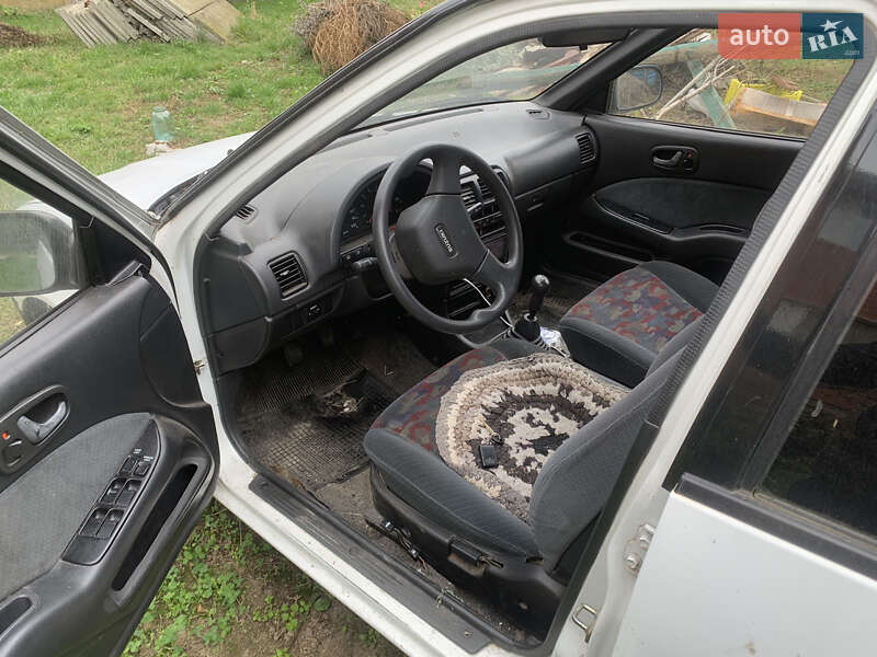 Седан Suzuki Swift 1997 в Києві