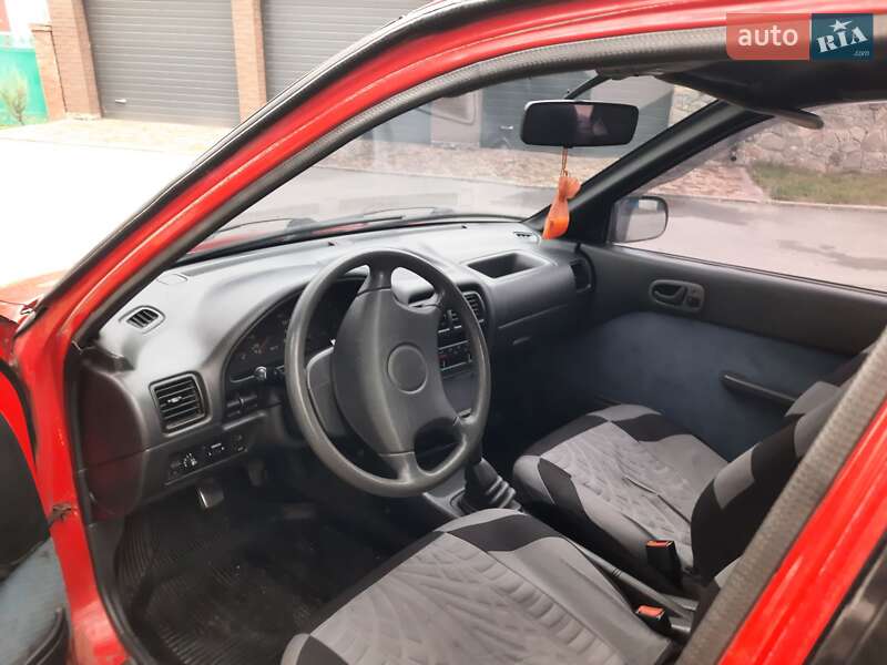 Седан Suzuki Swift 1998 в Лубнах