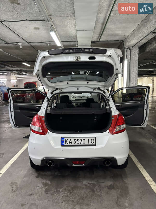 Хэтчбек Suzuki Swift 2014 в Киеве фото 7 Хэтчбек Suzuki Swift 2014 в Киеве