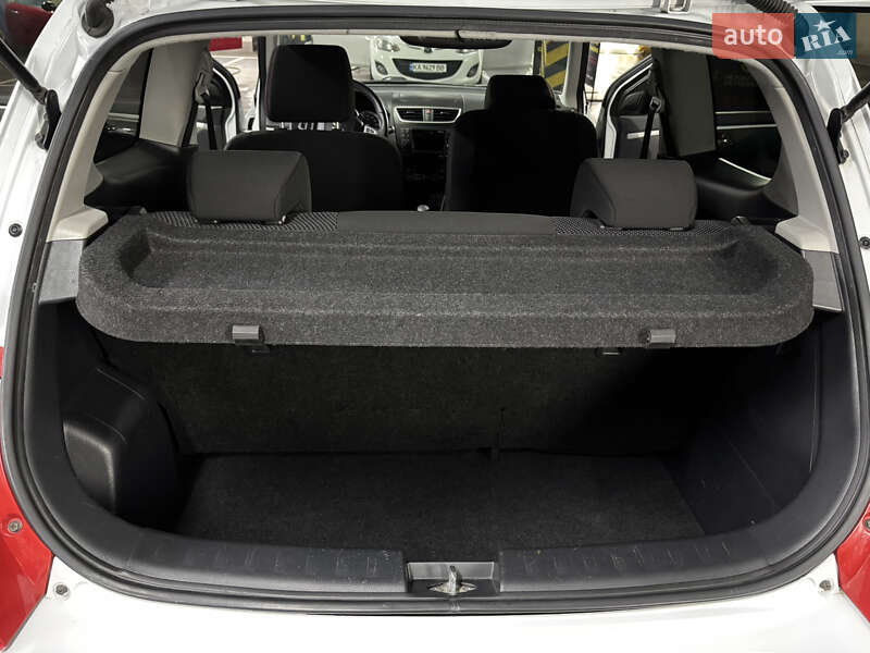 Хэтчбек Suzuki Swift 2014 в Киеве фото 9 Хэтчбек Suzuki Swift 2014 в Киеве