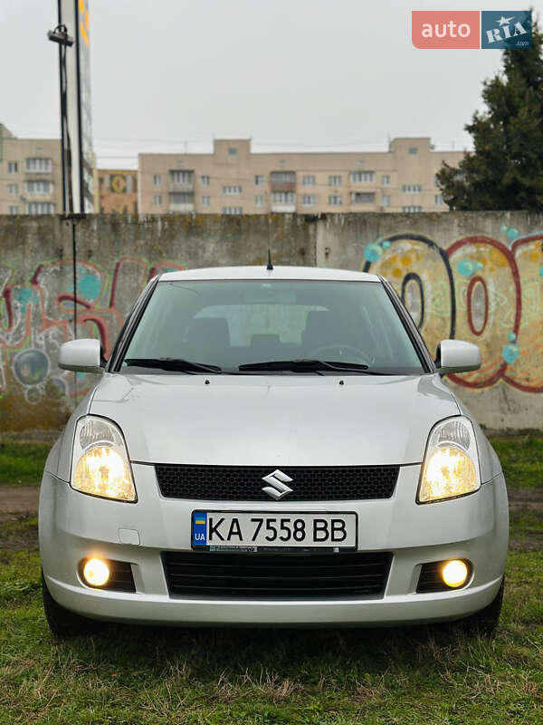 Хэтчбек Suzuki Swift 2006 в Киеве