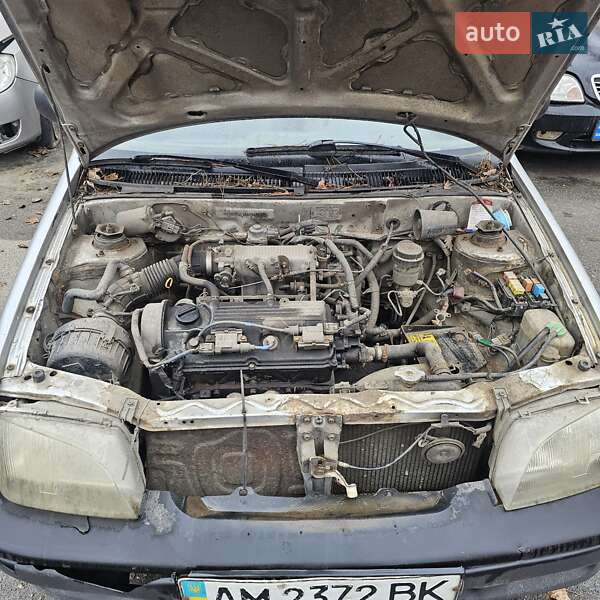 Седан Suzuki Swift 2003 в Киеве