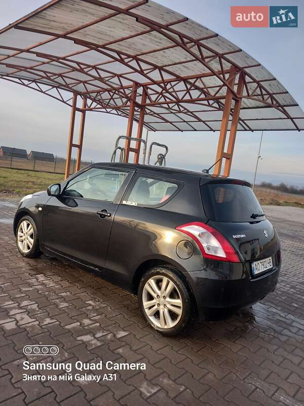 Хэтчбек Suzuki Swift 2013 в Тячеве