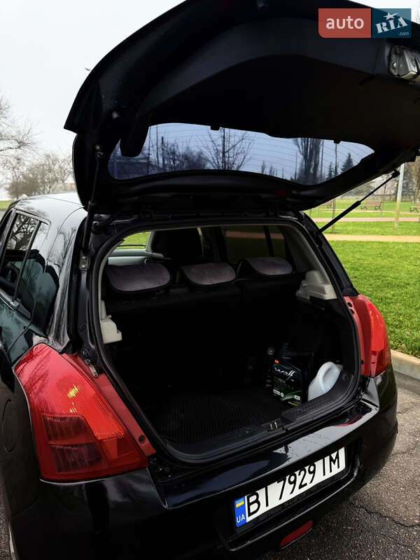 Хэтчбек Suzuki Swift 2007 в Кременчуге фото 10 Хэтчбек Suzuki Swift 2007 в Кременчуге