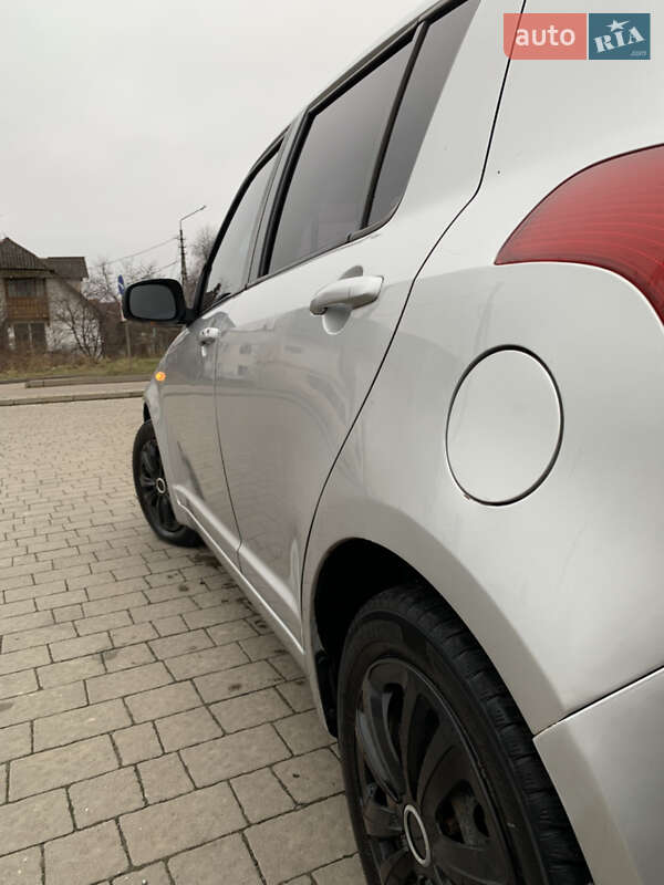 Хэтчбек Suzuki Swift 2005 в Дрогобыче фото 11 Хэтчбек Suzuki Swift 2005 в Дрогобыче