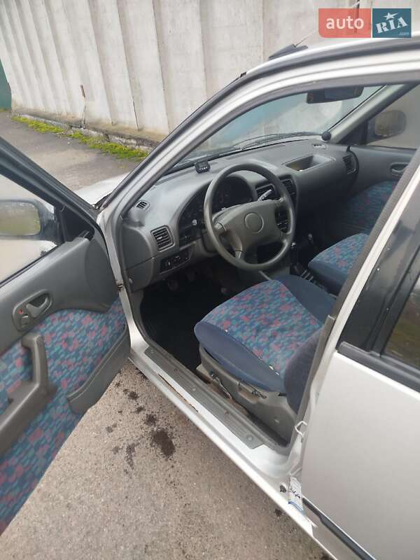 Хэтчбек Suzuki Swift 2003 в Сарнах фото 14 Хэтчбек Suzuki Swift 2003 в Сарнах