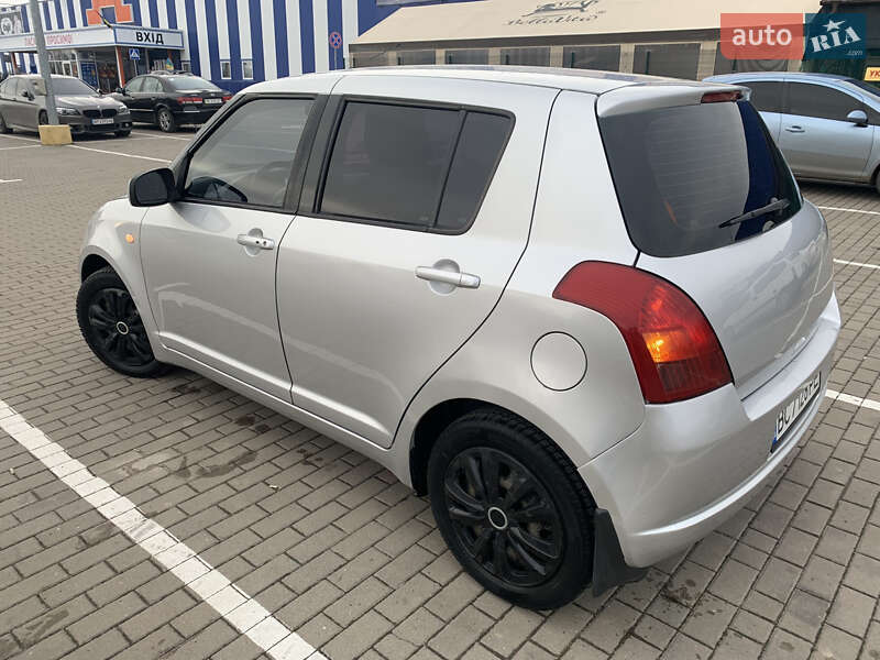 Хэтчбек Suzuki Swift 2005 в Дрогобыче