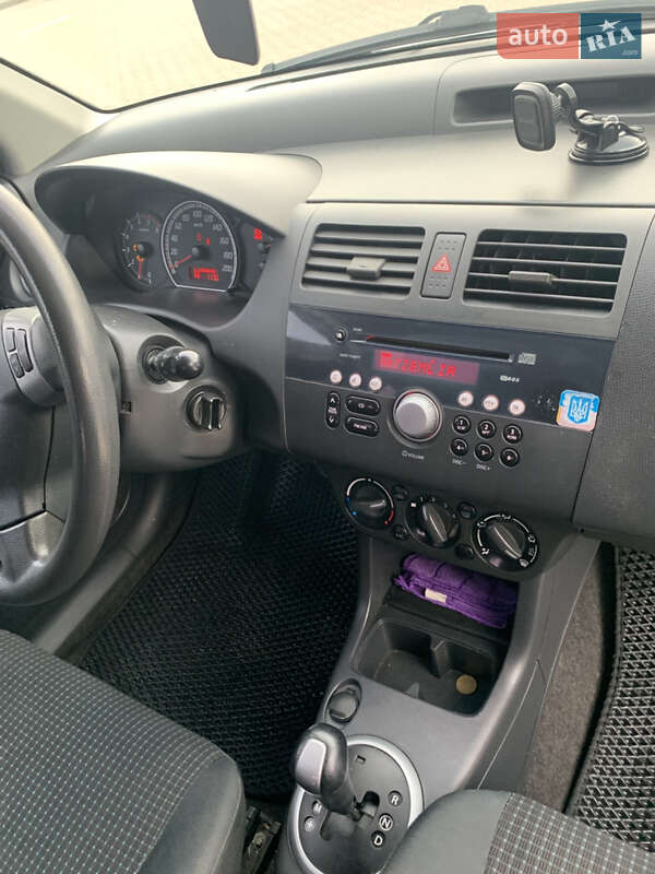 Хэтчбек Suzuki Swift 2005 в Дрогобыче