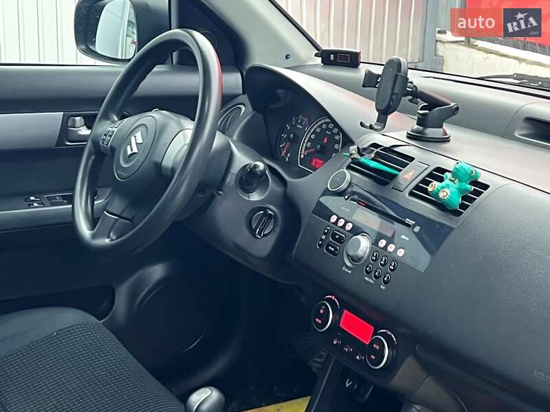 Хетчбек Suzuki Swift 2006 в Києві